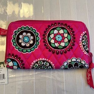 Vera Bradley Zip Around Walket Cupcake Pink NWT